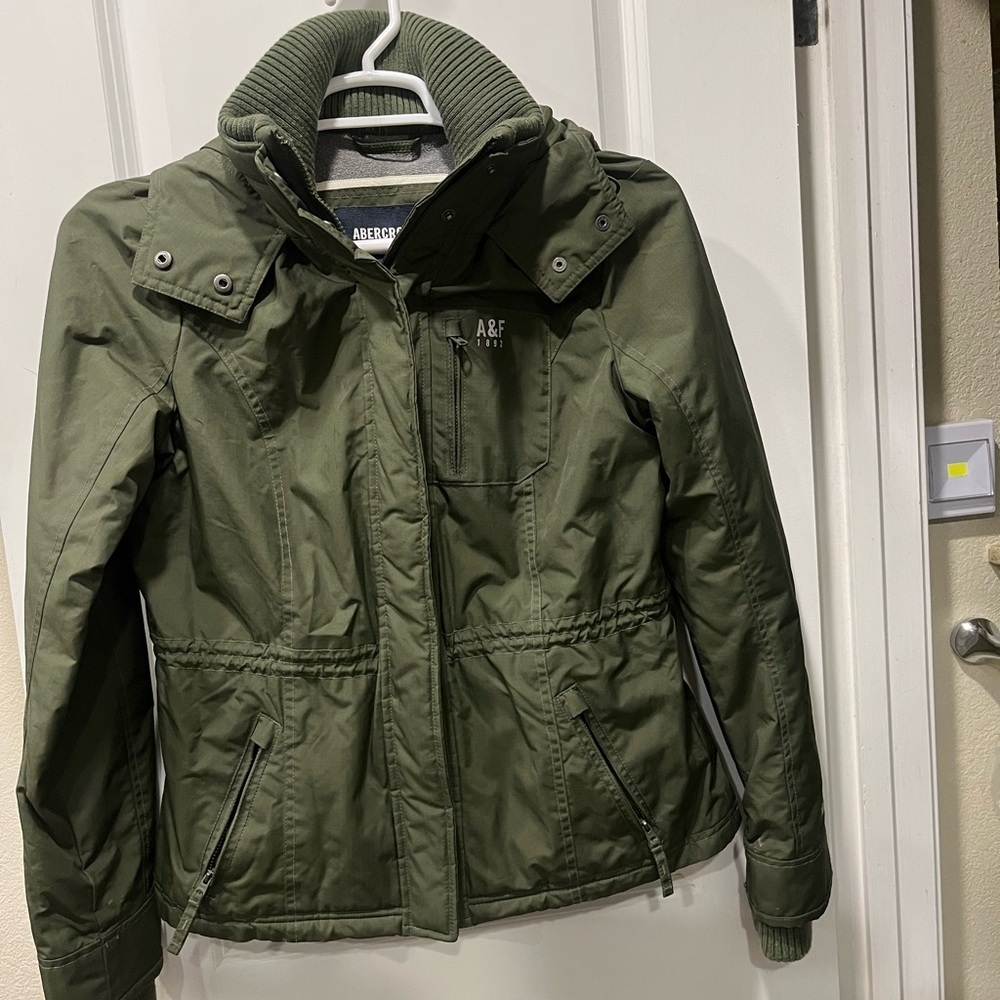 Abercrombie All Season Sz L